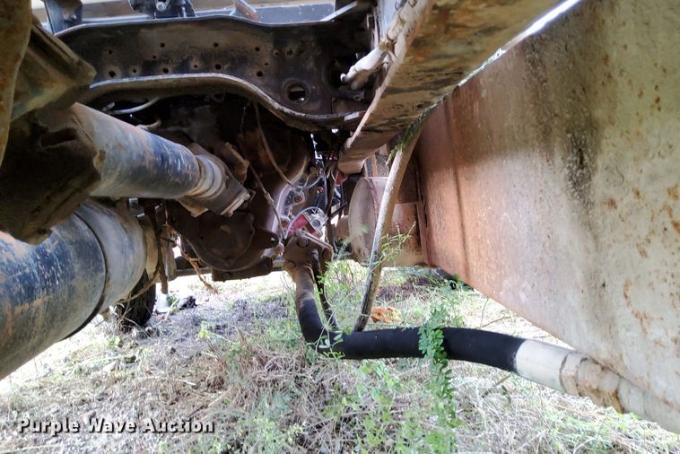 image for item DO4678 1990 Mack RD690S tank truck