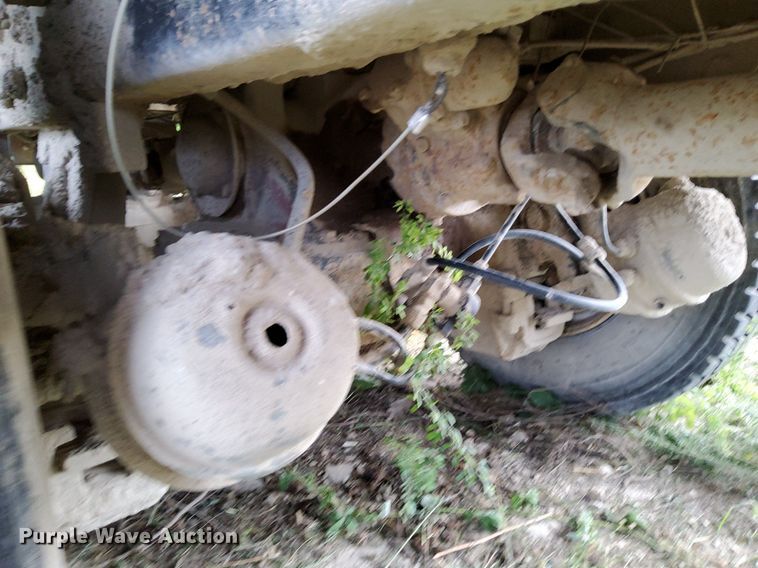 image for item DO4678 1990 Mack RD690S tank truck