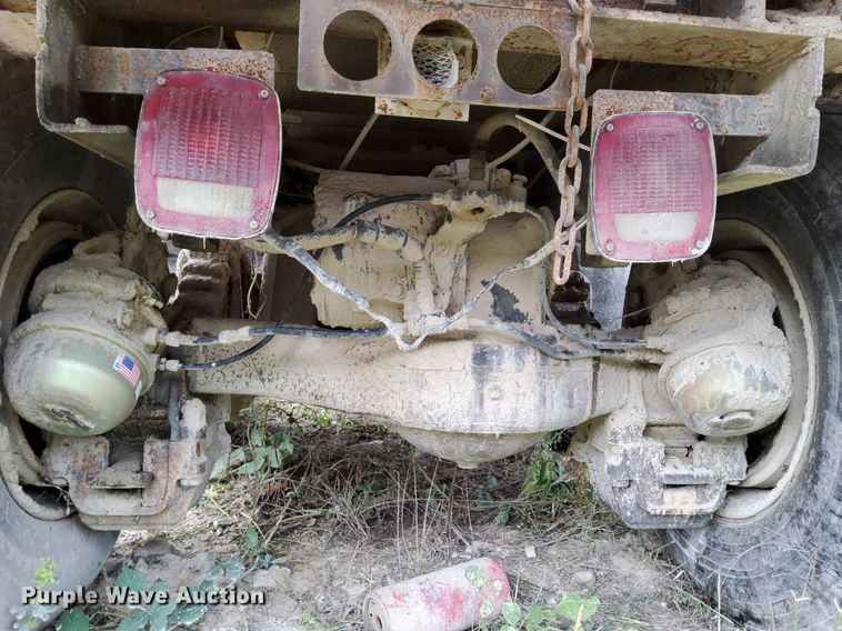 image for item DO4678 1990 Mack RD690S tank truck