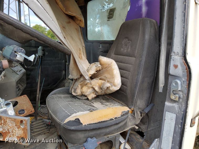 image for item DO4678 1990 Mack RD690S tank truck