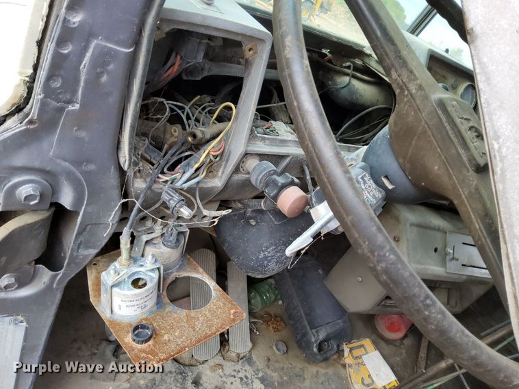 image for item DO4678 1990 Mack RD690S tank truck