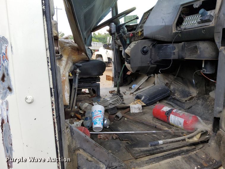 image for item DO4678 1990 Mack RD690S tank truck