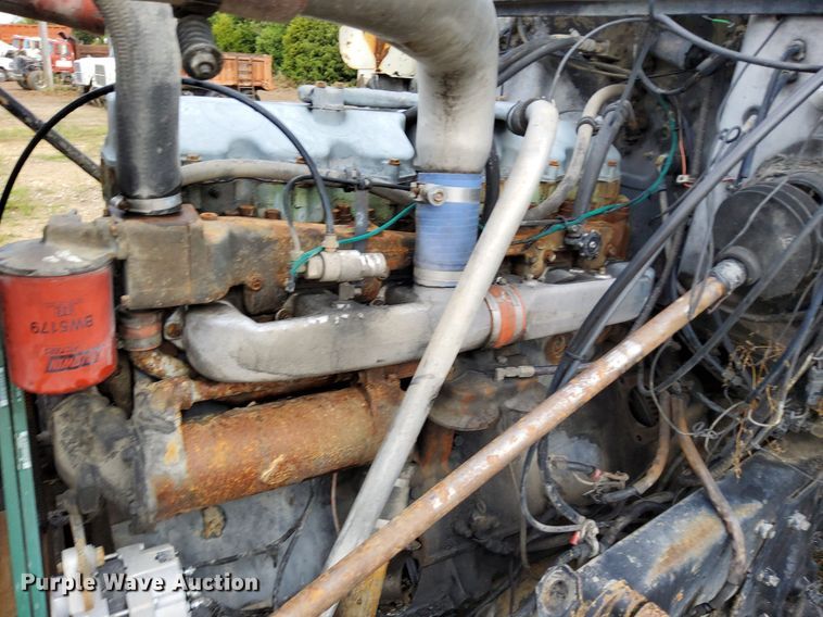 image for item DO4678 1990 Mack RD690S tank truck