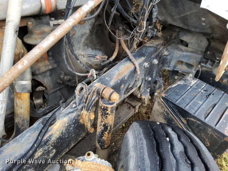 image for item DO4678 1990 Mack RD690S tank truck