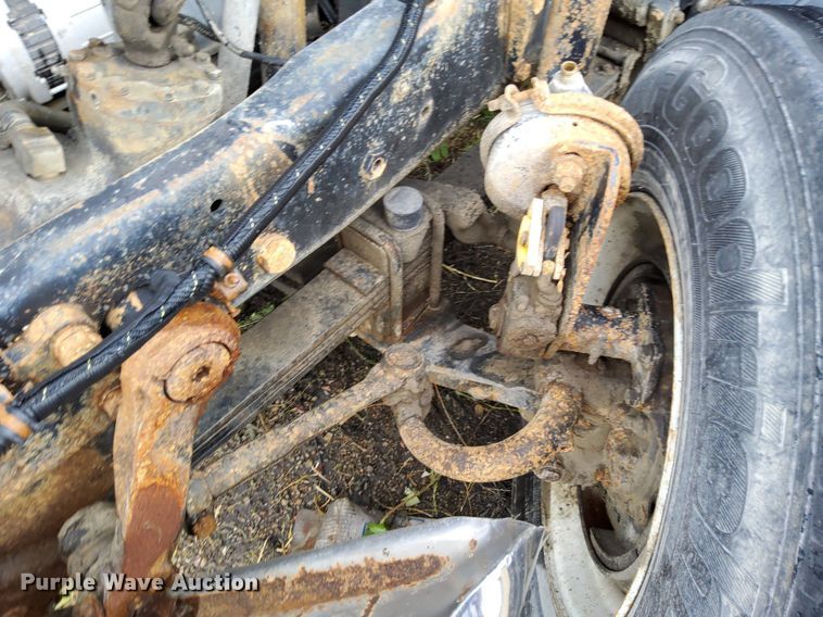 image for item DO4678 1990 Mack RD690S tank truck