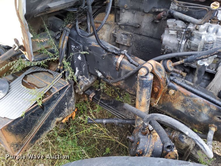 image for item DO4678 1990 Mack RD690S tank truck