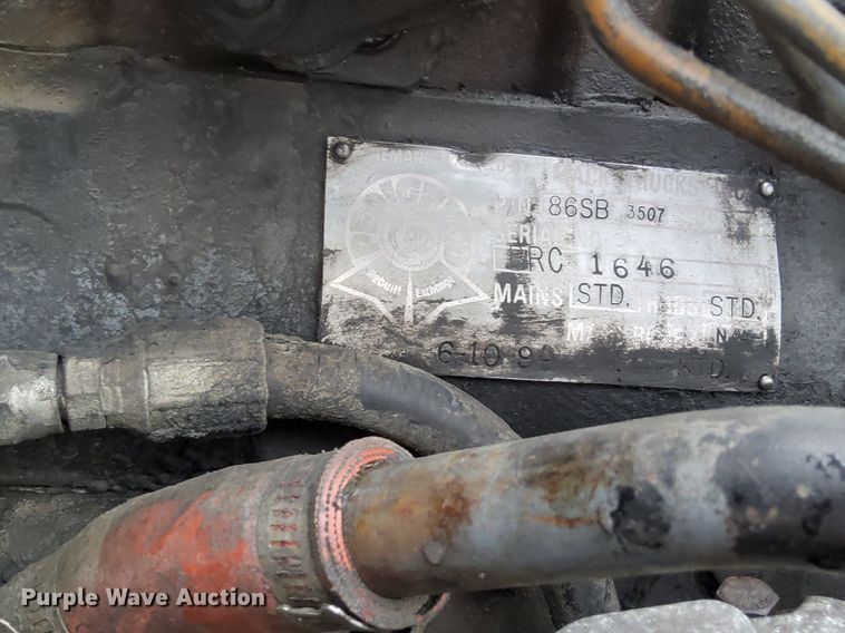 image for item DO4678 1990 Mack RD690S tank truck