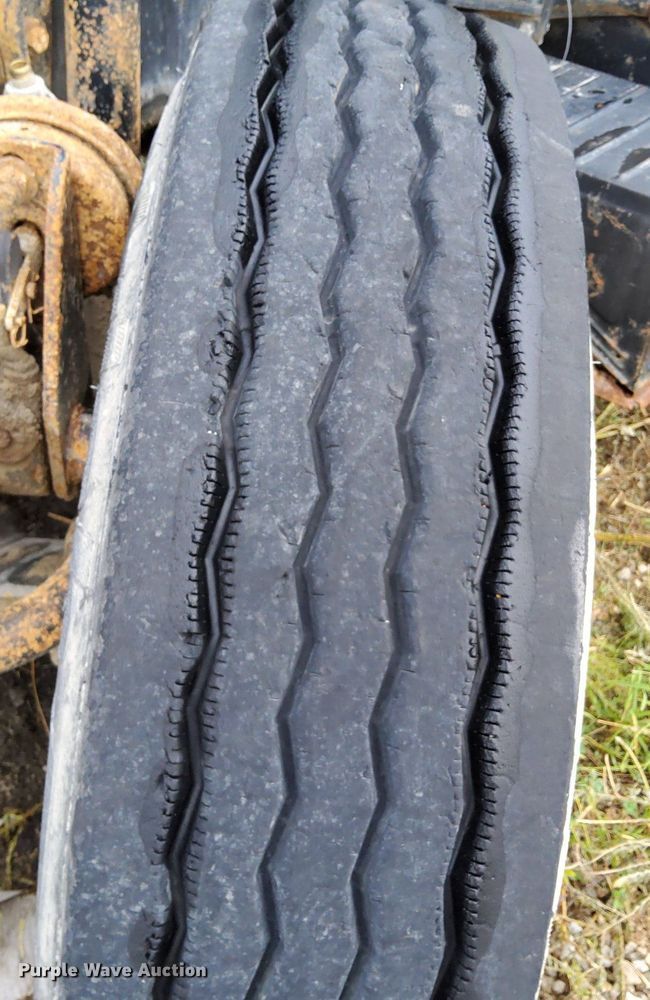 image for item DO4678 1990 Mack RD690S tank truck