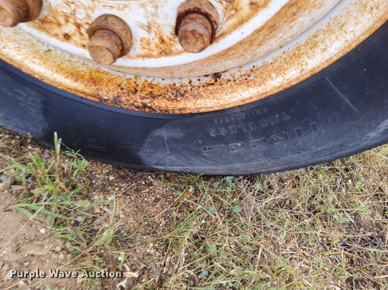 image for item DO4678 1990 Mack RD690S tank truck