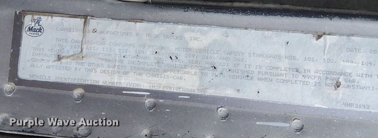 image for item DO4678 1990 Mack RD690S tank truck