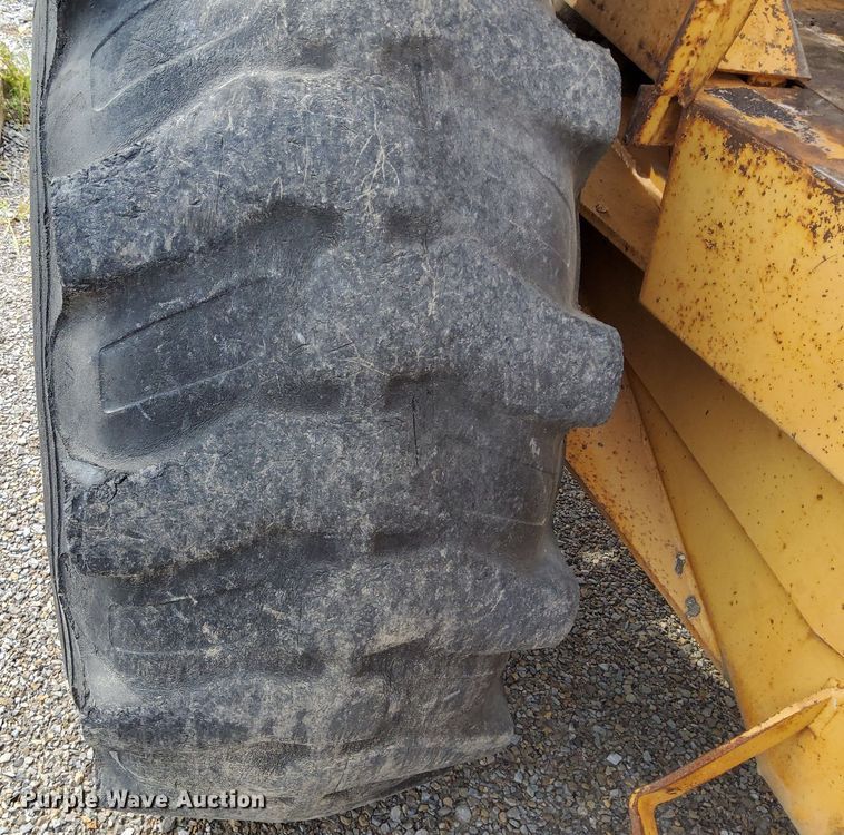 image for item DO4680 1988 Case 585E forklift