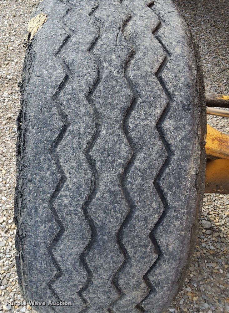 image for item DO4680 1988 Case 585E forklift