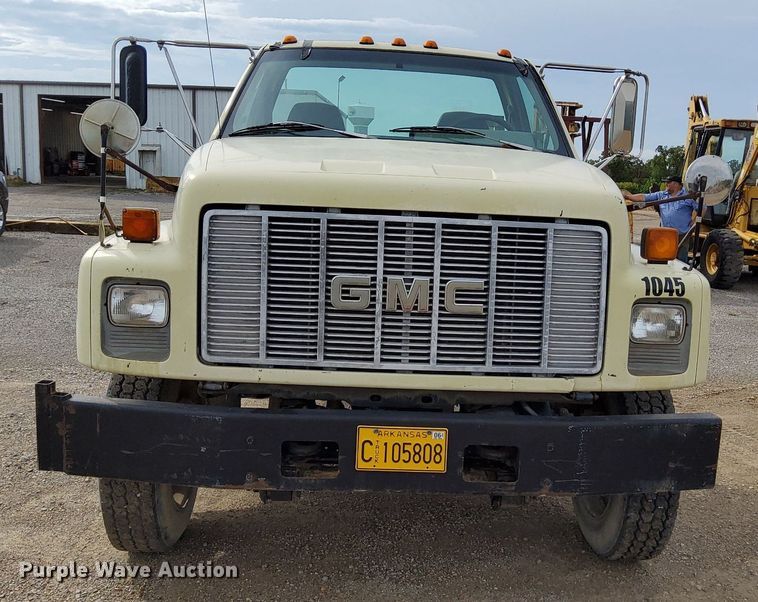 image for item DO4681 1995 GMC TopKick C5500 truck cab and chassis