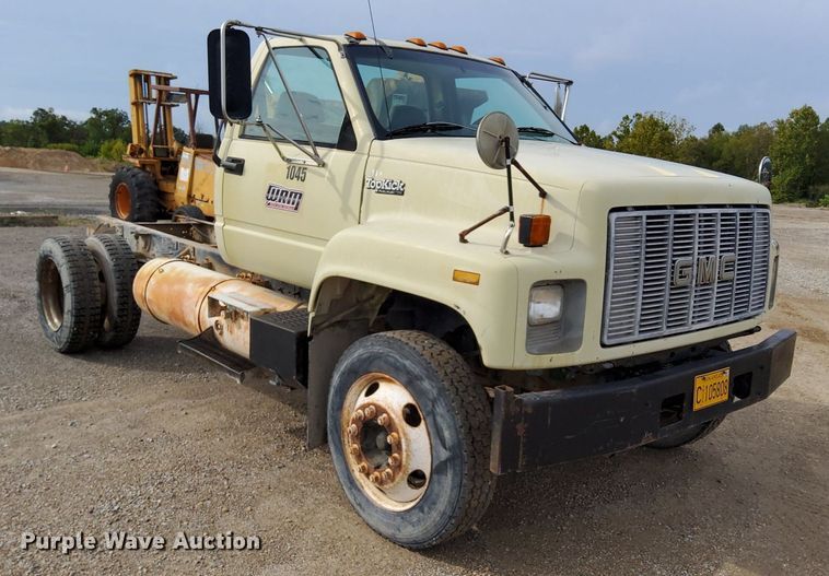 image for item DO4681 1995 GMC TopKick C5500 truck cab and chassis