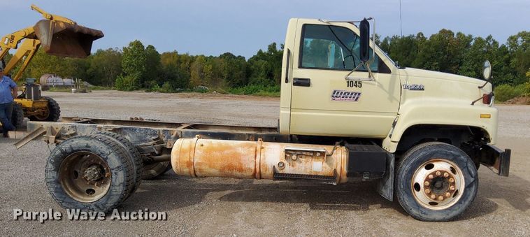 image for item DO4681 1995 GMC TopKick C5500 truck cab and chassis