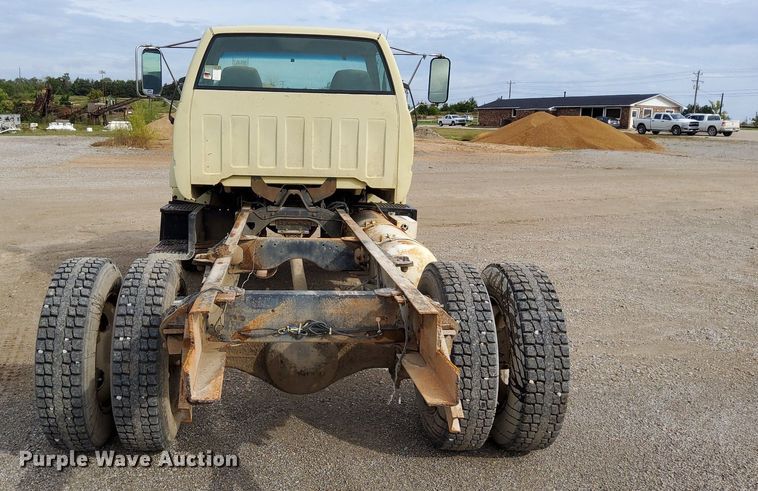 image for item DO4681 1995 GMC TopKick C5500 truck cab and chassis