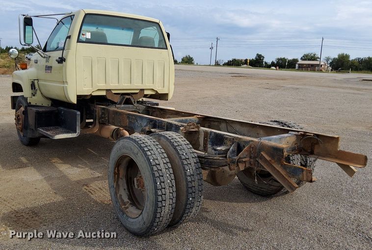 image for item DO4681 1995 GMC TopKick C5500 truck cab and chassis