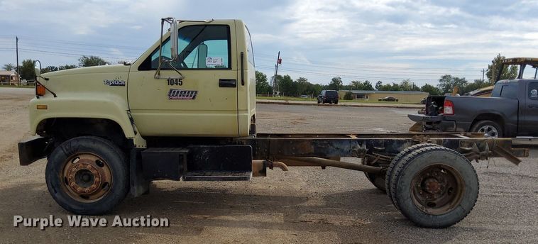 image for item DO4681 1995 GMC TopKick C5500 truck cab and chassis