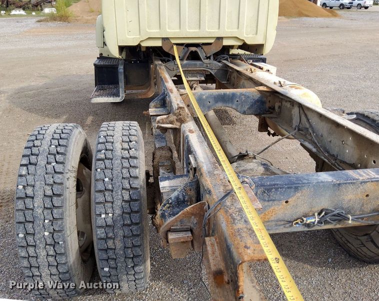 image for item DO4681 1995 GMC TopKick C5500 truck cab and chassis