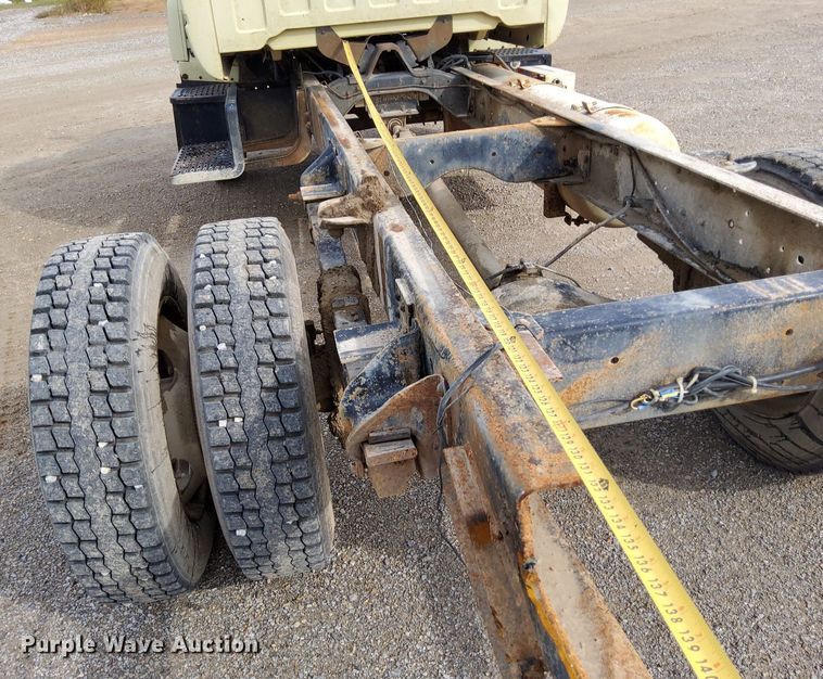 image for item DO4681 1995 GMC TopKick C5500 truck cab and chassis