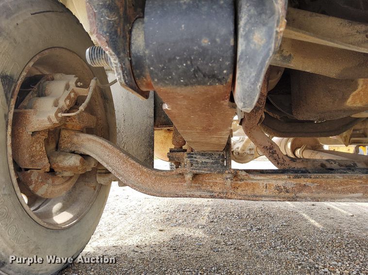 image for item DO4681 1995 GMC TopKick C5500 truck cab and chassis