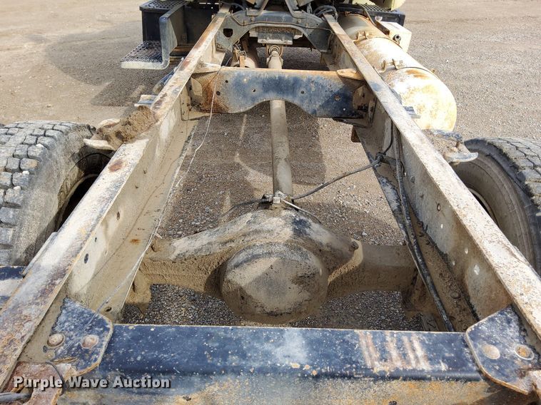 image for item DO4681 1995 GMC TopKick C5500 truck cab and chassis