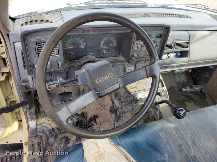 image for item DO4681 1995 GMC TopKick C5500 truck cab and chassis