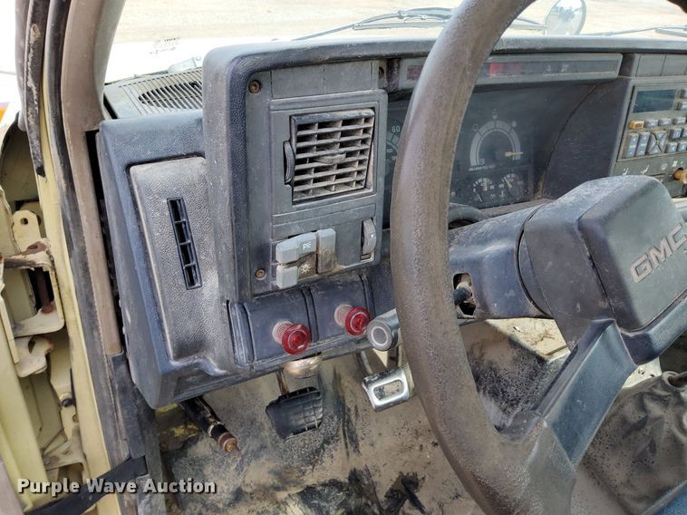 image for item DO4681 1995 GMC TopKick C5500 truck cab and chassis