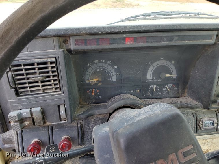 image for item DO4681 1995 GMC TopKick C5500 truck cab and chassis