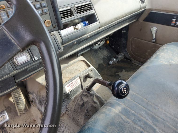 image for item DO4681 1995 GMC TopKick C5500 truck cab and chassis