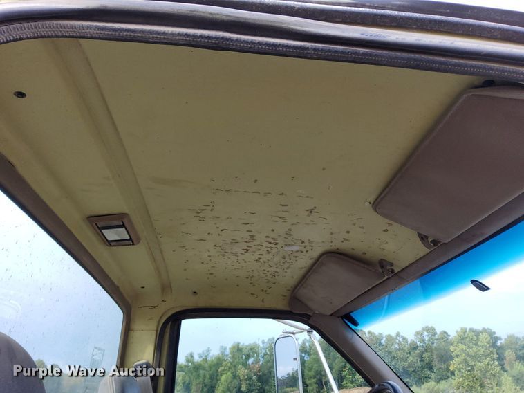 image for item DO4681 1995 GMC TopKick C5500 truck cab and chassis