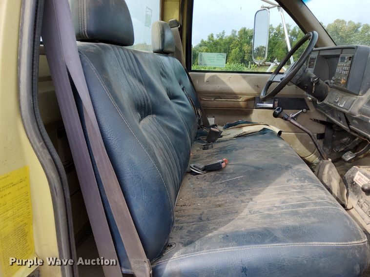 image for item DO4681 1995 GMC TopKick C5500 truck cab and chassis