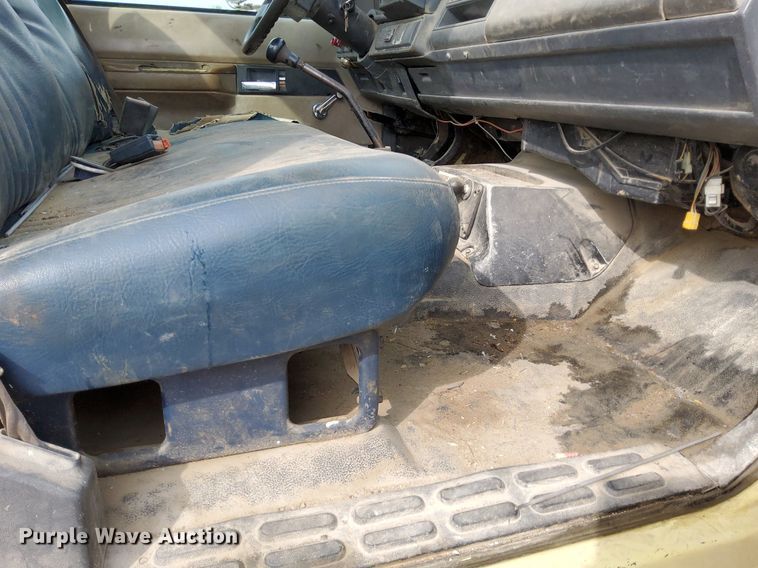 image for item DO4681 1995 GMC TopKick C5500 truck cab and chassis