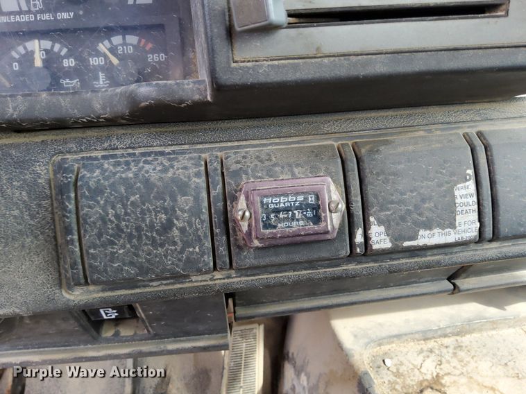 image for item DO4681 1995 GMC TopKick C5500 truck cab and chassis