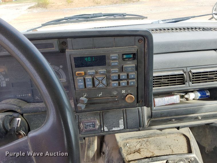 image for item DO4681 1995 GMC TopKick C5500 truck cab and chassis