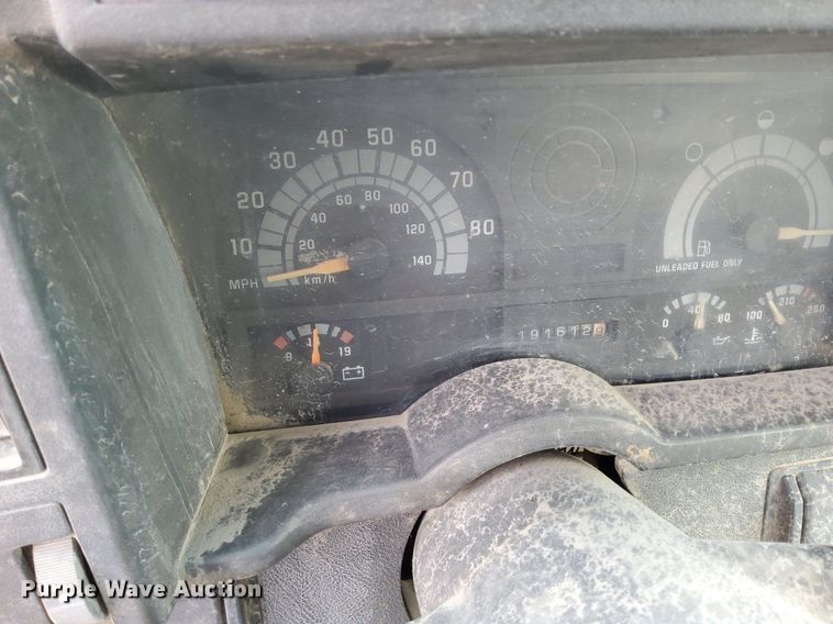 image for item DO4681 1995 GMC TopKick C5500 truck cab and chassis