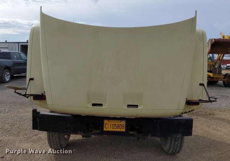 image for item DO4681 1995 GMC TopKick C5500 truck cab and chassis