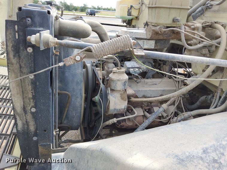 image for item DO4681 1995 GMC TopKick C5500 truck cab and chassis