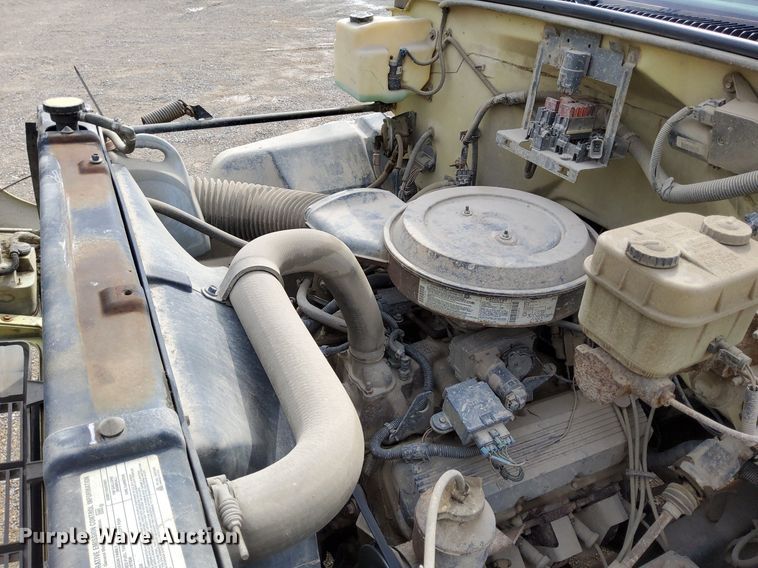 image for item DO4681 1995 GMC TopKick C5500 truck cab and chassis