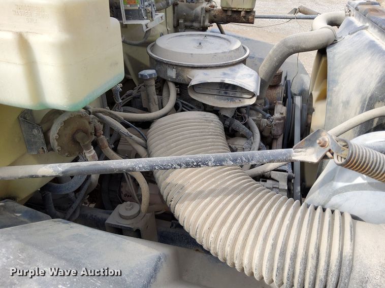 image for item DO4681 1995 GMC TopKick C5500 truck cab and chassis