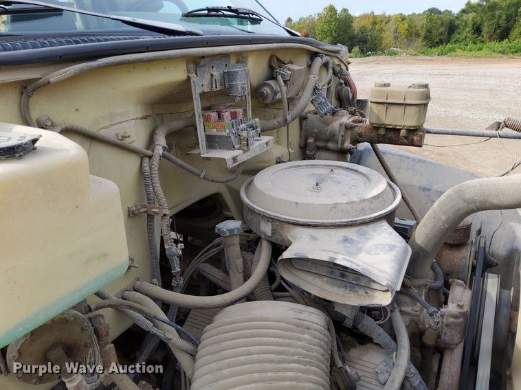 image for item DO4681 1995 GMC TopKick C5500 truck cab and chassis