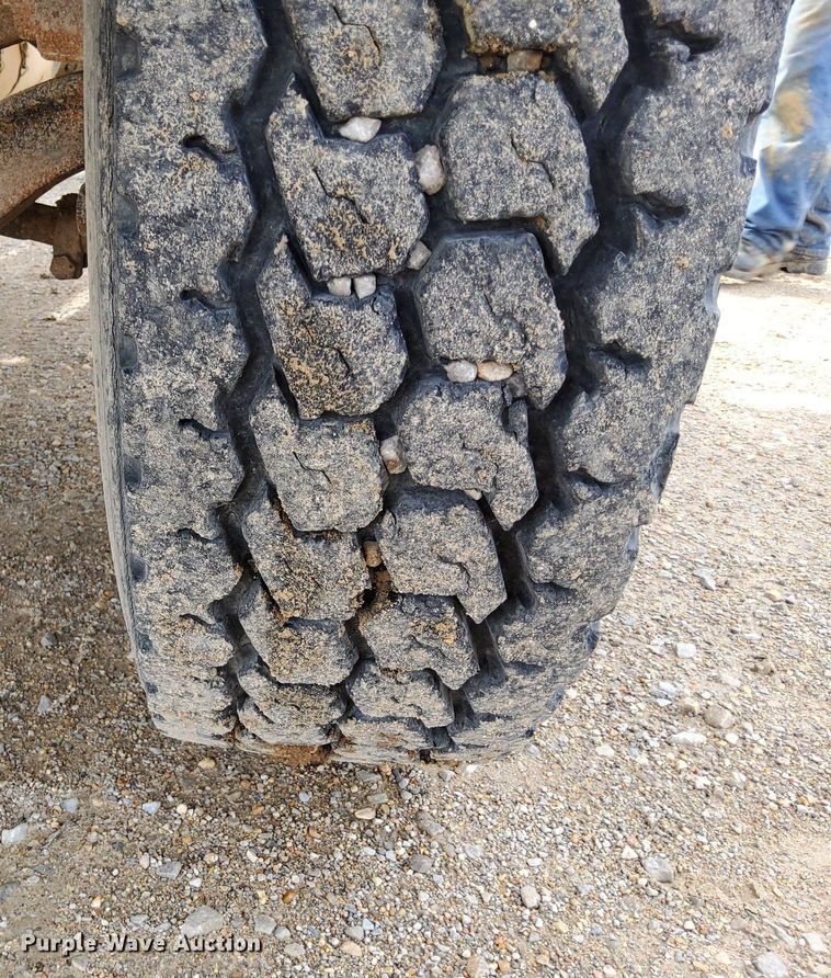 image for item DO4681 1995 GMC TopKick C5500 truck cab and chassis