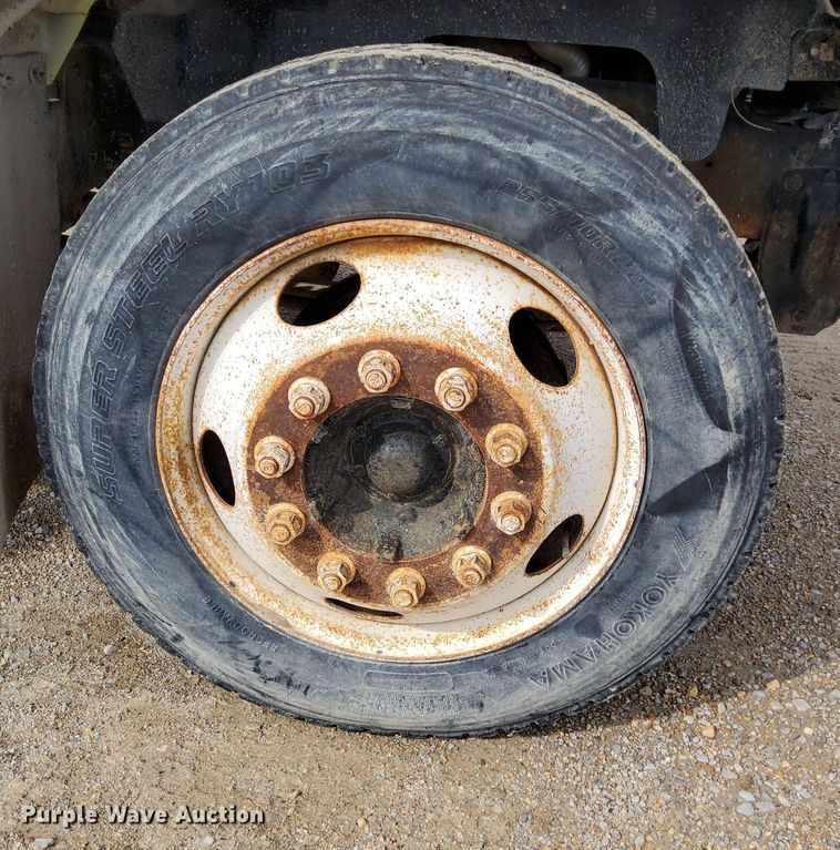 image for item DO4681 1995 GMC TopKick C5500 truck cab and chassis