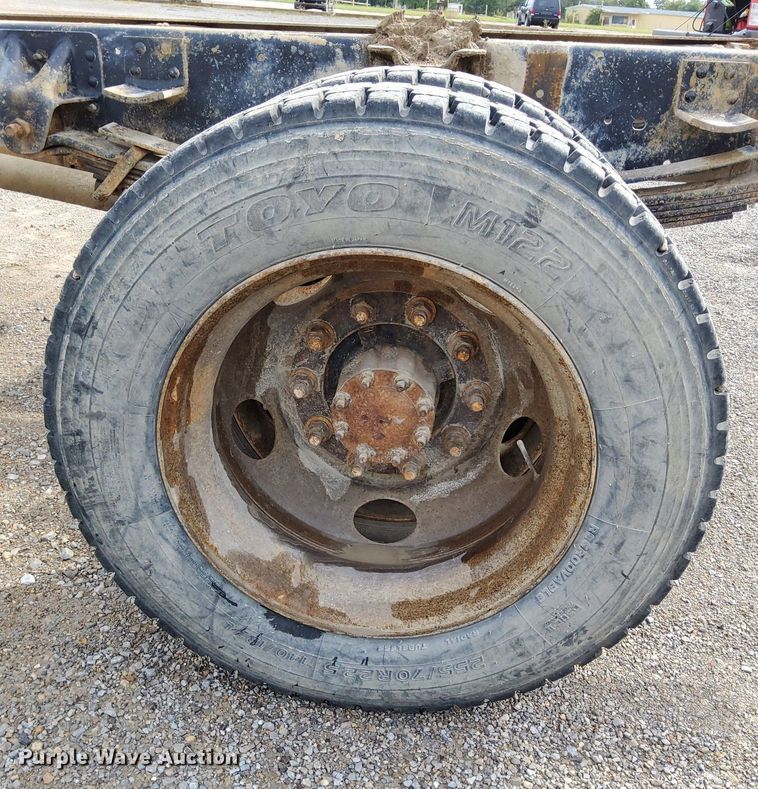 image for item DO4681 1995 GMC TopKick C5500 truck cab and chassis