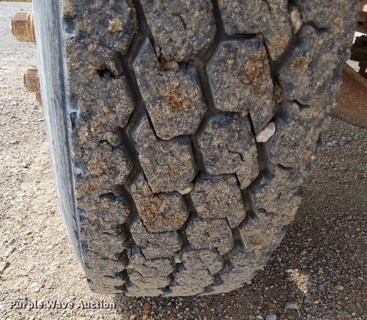 image for item DO4681 1995 GMC TopKick C5500 truck cab and chassis