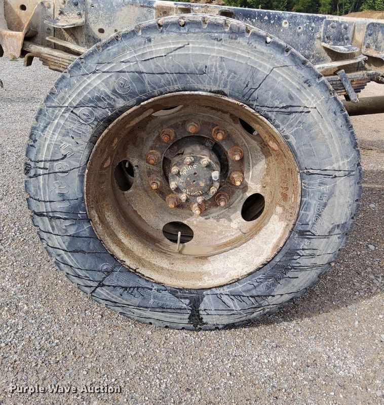 image for item DO4681 1995 GMC TopKick C5500 truck cab and chassis