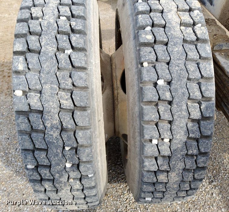 image for item DO4681 1995 GMC TopKick C5500 truck cab and chassis