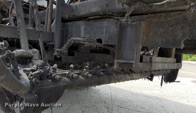 image for item DO4685 2001 International 4700 oil distributor truck