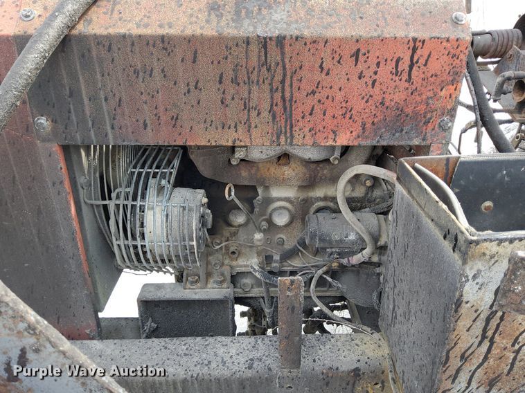 image for item DO4685 2001 International 4700 oil distributor truck