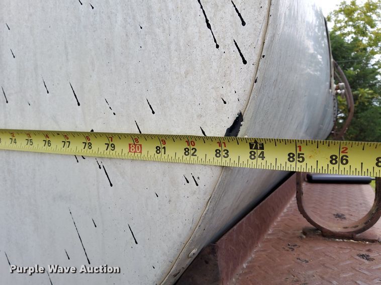 image for item DO4685 2001 International 4700 oil distributor truck